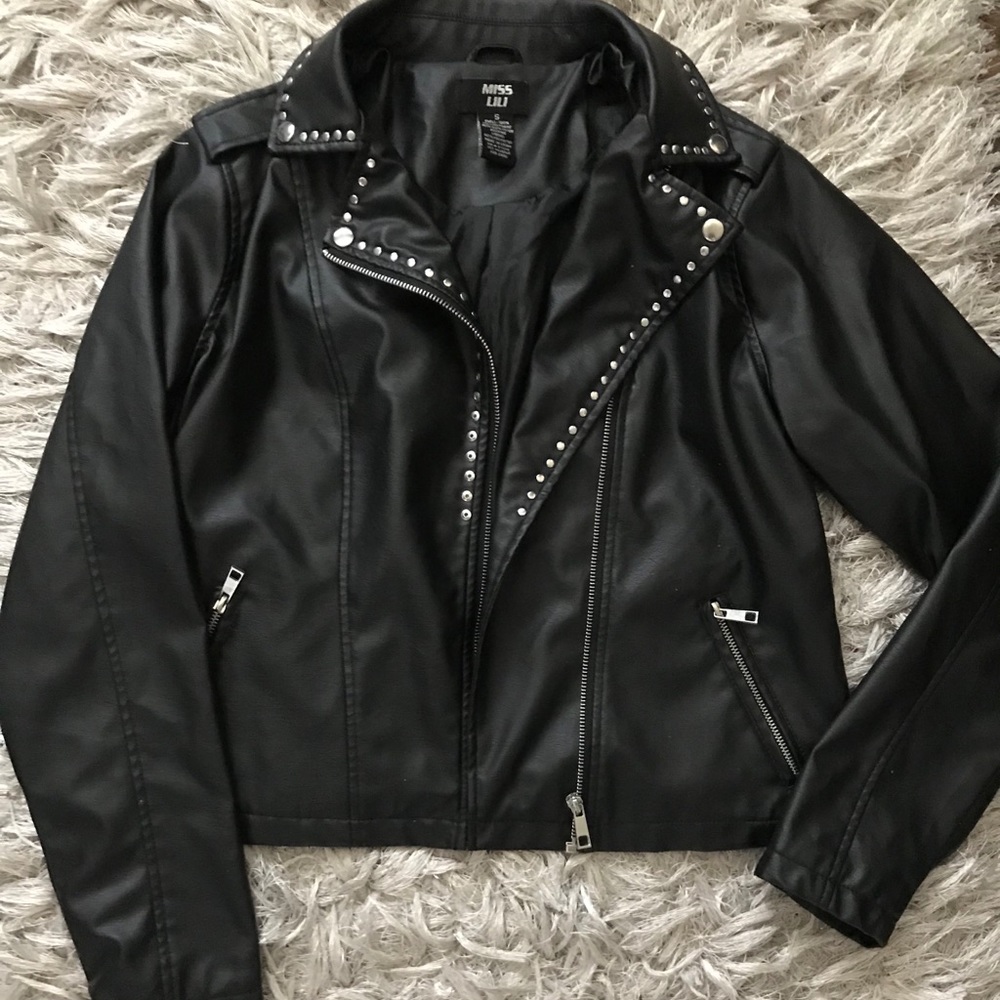 Jacket 🧥 - Picture 2 of 3